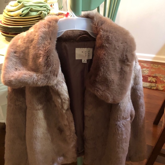 Beautiful jacket - Picture 1 of 6